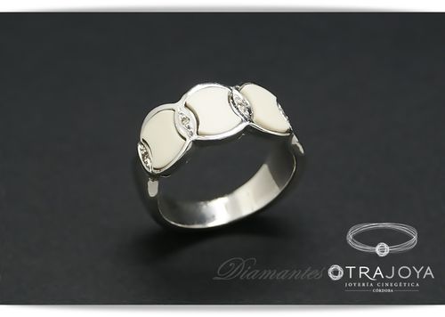 SILVER RING WITH 3 NATURAL IVORY PIECES
