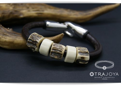 CUSTOM LEATHER BRACELET WITH SILVER AND BUFFALO